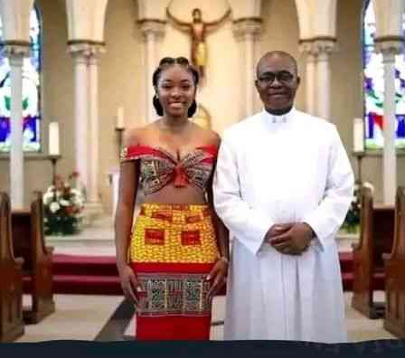 Person wey Baba God call woman get mind call am back | MirrorLog